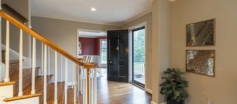 Gorgeous Spacious Entire House in Bethesda 8 Beds