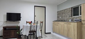 Dining - Zenti 1BR  Spacious Calm Stay  Full Kitchen (Willemstad)
