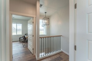 Interior - Modern cozy 4-bedroom house in pleasant Grand Junction (Grand Junction)