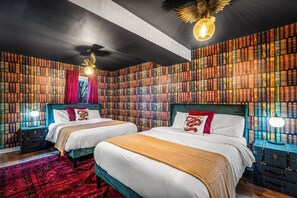 5 bedrooms, iron/ironing board, Internet, bed sheets - *NEW* Movie-themed, Speakeasy, Games, HotTub, Pets (McGaheysville)