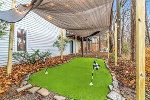 Property grounds - *NEW* Movie-themed, Speakeasy, Games, HotTub, Pets (McGaheysville)