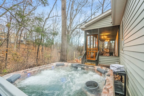 *NEW* Movie-themed, Speakeasy, Theatre, Games, HotTub, Pets