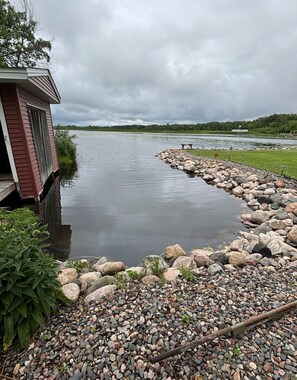 Property grounds - Cozy Lakefront Bungalow (Garrison)