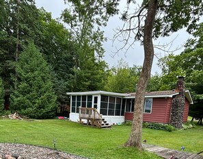 Exterior - Cozy Lakefront Bungalow (Garrison)
