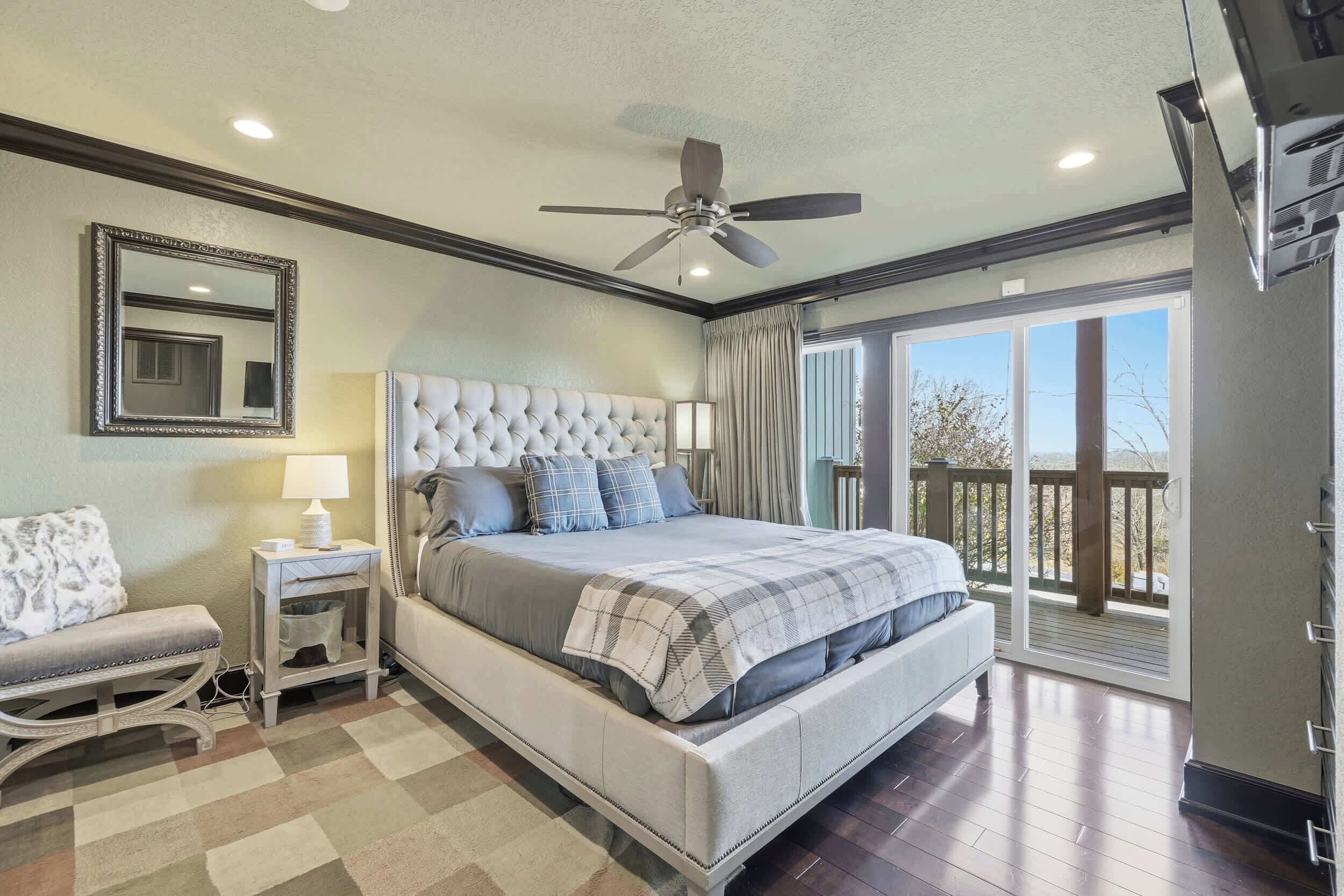 2 bedrooms, desk, iron/ironing board, WiFi