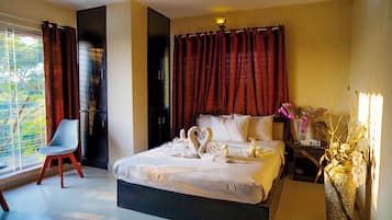 Honeymoon tweepersoonskamer, uitzicht op tuin | Een bureau, gratis wifi, beddengoed