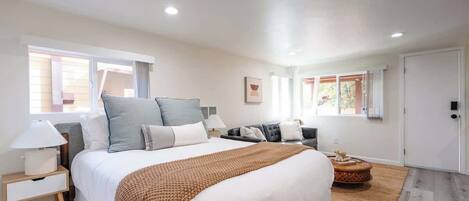 Fer et planche à repasser, lit parapluie, Wi-Fi, draps fournis