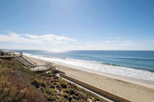 Chic Seaside Studio Steps to Beach w/ AC & Parking