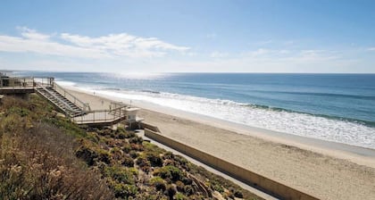 Chic Seaside Studio Steps to Beach w/ AC & Parking