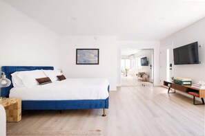 Iron/ironing board, travel cot, WiFi, bed sheets - Chic Seaside Studio Steps to Beach w/ AC & Parking (Carlsbad)