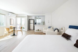 Iron/ironing board, travel cot, WiFi, bed sheets