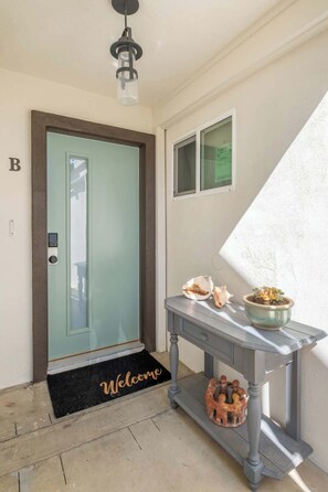 Interior - Walk to Beach! Sunny Carlsbad Studio w/ Parking (Carlsbad)