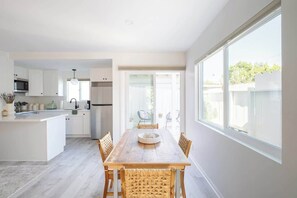 Dining - Walk to Beach! Sunny Carlsbad Studio w/ Parking (Carlsbad)