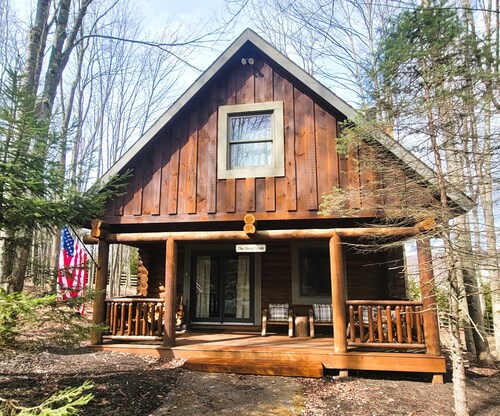 Cozy 2-Bedroom Log Cabin w/Hot Tub & Fireplace - Ski at Wisp & Walk to Lake