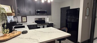 Cozy 1-bedroom apartment in beautiful Brownsville with AC