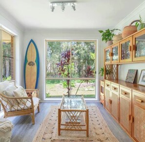 Interior - Tropical escape! Minutes to beaches, boat harbour, cafes, restaurants and bars. (Yamba)