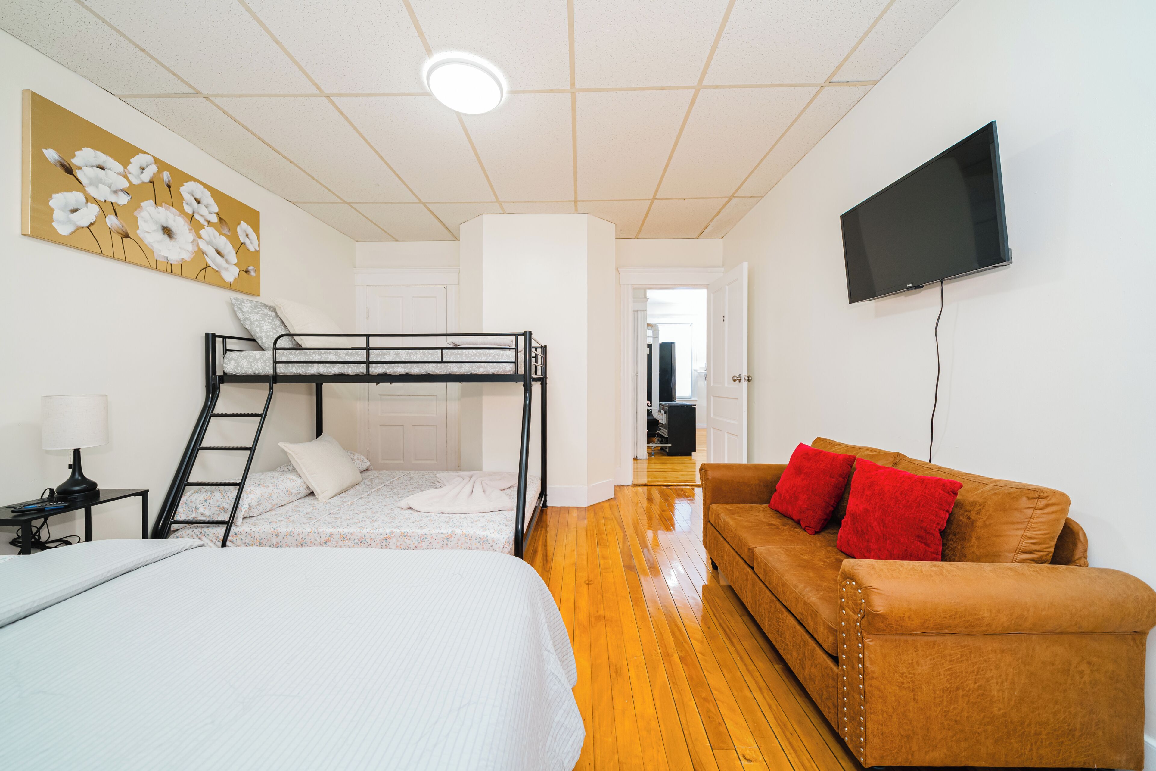 3 bedrooms, iron/ironing board, free WiFi, bed sheets