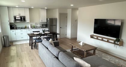 Cozy & Clean 2-bedroom Apartment -Brand New-