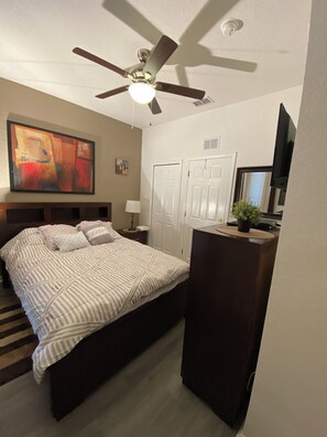 1 bedroom, free WiFi, bed sheets - Charming 1-bedroom studio with AC in pleasant Davenport (Davenport)