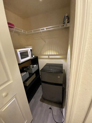 Interior - Charming 1-bedroom studio with AC in pleasant Davenport (Davenport)