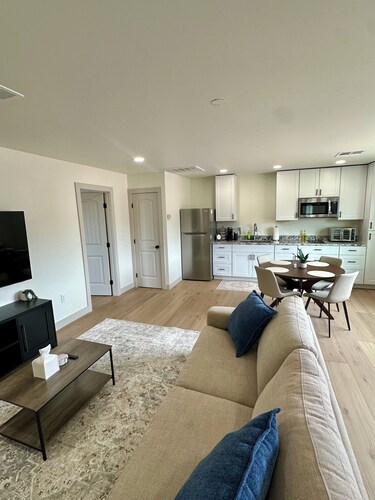 Cozy & Clean 1-Bedroom Apartment with Desert Views --BRAND NEW--