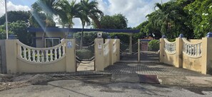Property grounds - Zenti Studio Near Airport Practical Local Stay (Willemstad)