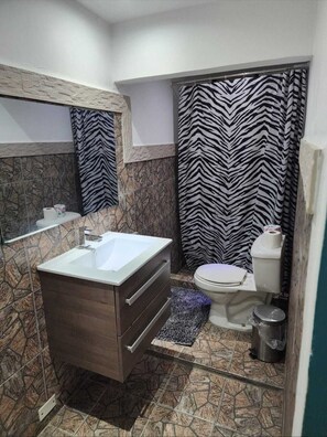 Towels, soap, toilet paper - Zenti Studio Near Airport Practical Local Stay (Willemstad)