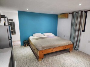 Iron/ironing board, WiFi, bed sheets - Zenti Studio Near Airport Practical Local Stay (Willemstad)