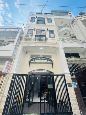 Exterior detail - Aura Cozy Homestay 4-Bedrooms CityCenter near Beach (Nha Trang)