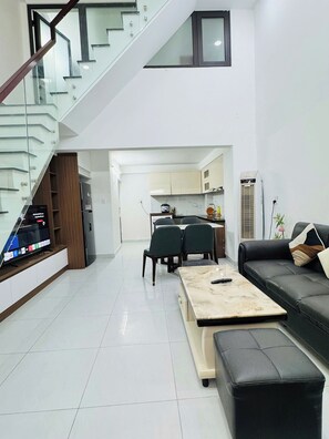 Living area - Aura Cozy Homestay 4-Bedrooms CityCenter near Beach (Nha Trang)