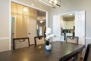 Dining - Suburban Retreat Central to Dallas, Plano & Frisco (Dallas)