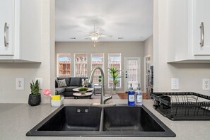 Interior - Suburban Retreat Central to Dallas, Plano & Frisco (Dallas)