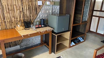 Standaard tweepersoonskamer, uitzicht op tuin | Kamervoorziening