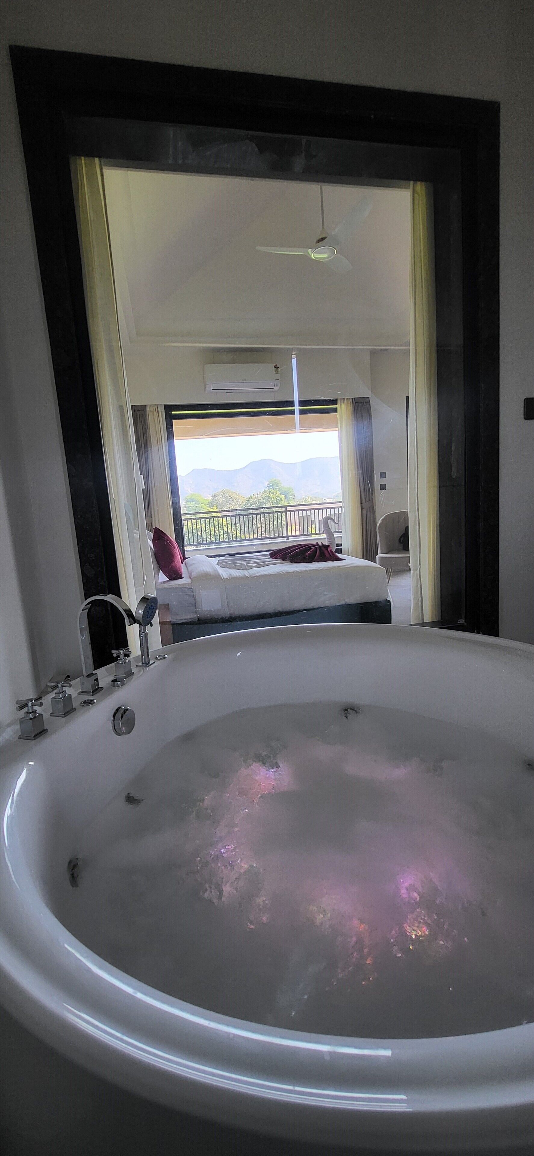 Luxury Suite, Balcony, Mountain View | Private spa tub