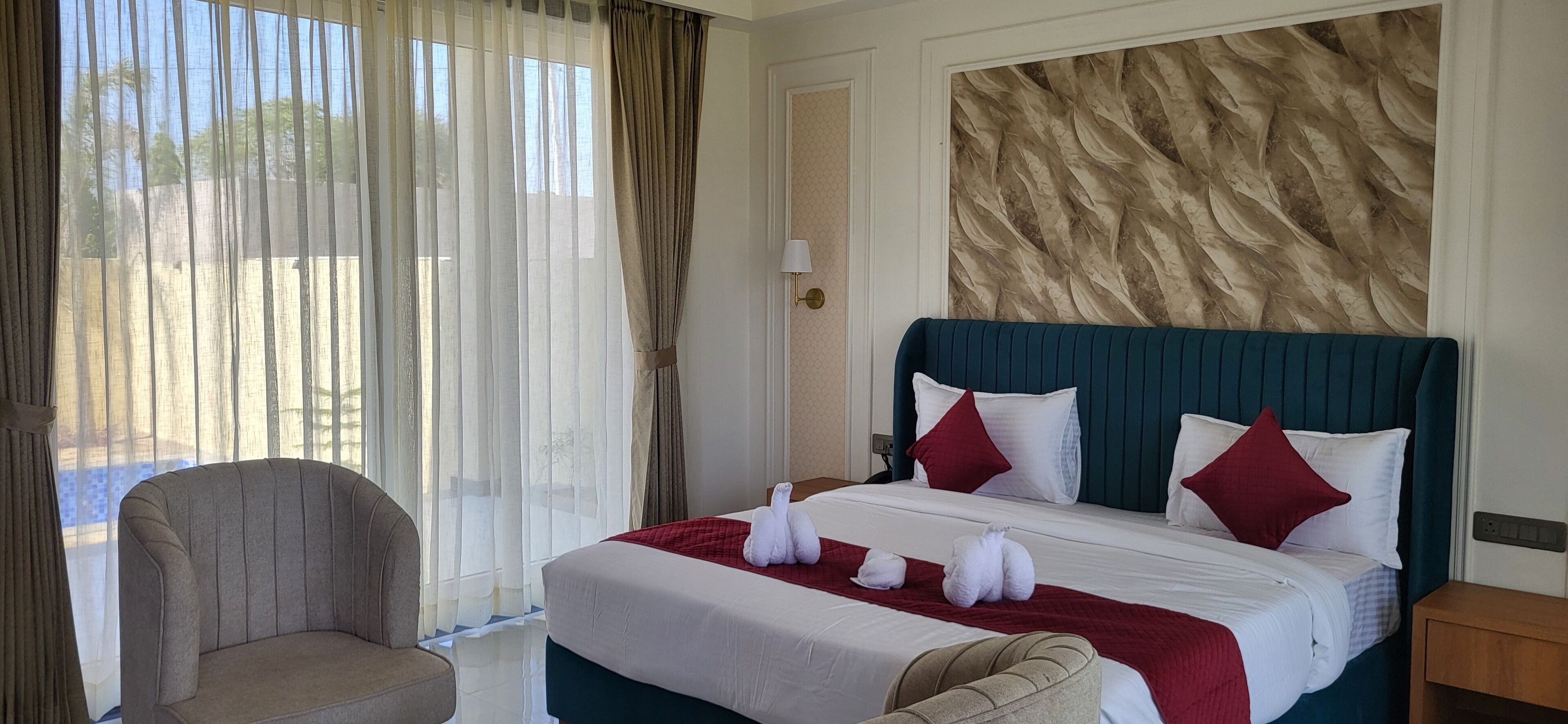 Escritorio, espacio para trabajar con laptop y wifi gratis 