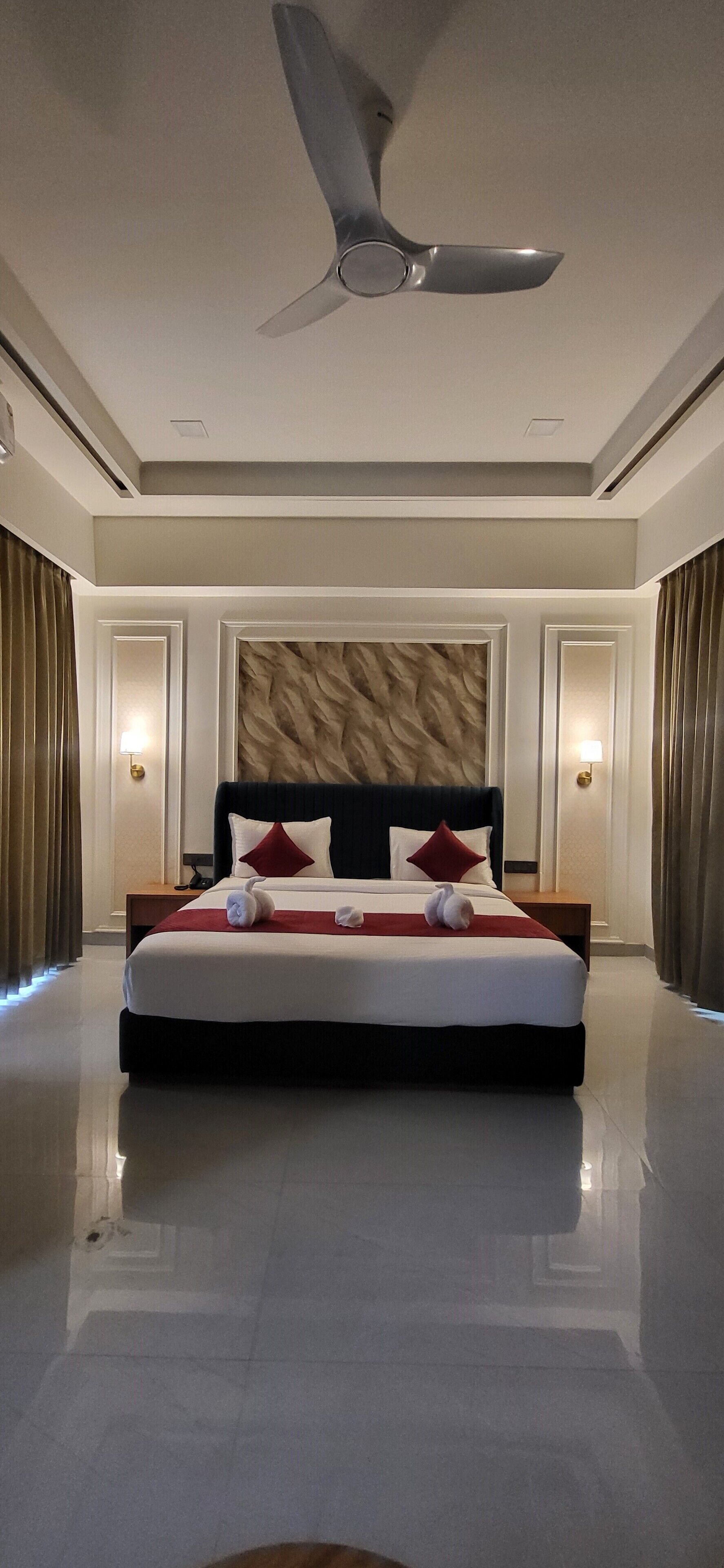 Schreibtisch, laptopgeeigneter Arbeitsplatz, kostenloses WLAN