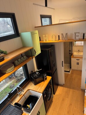 Private kitchen - Old Mill Tiny Homes: Boutique Tiny-Home Stays in Beautiful Surroundings 2 Bed (High Leven)