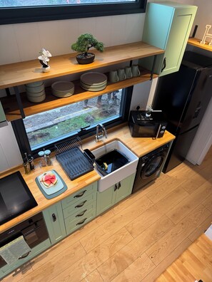 Private kitchen - Old Mill Tiny Homes: Boutique Tiny-Home Stays in Beautiful Surroundings 2 Bed (High Leven)