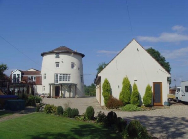 Exterior - Old Mill Tiny Homes: Boutique Tiny-Home Stays in Beautiful Surroundings 2 Bed (High Leven)