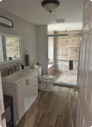 Hair dryer, towels, soap, toilet paper - Perfect and Spacious Hudson Valley Escape! (Cornwall)