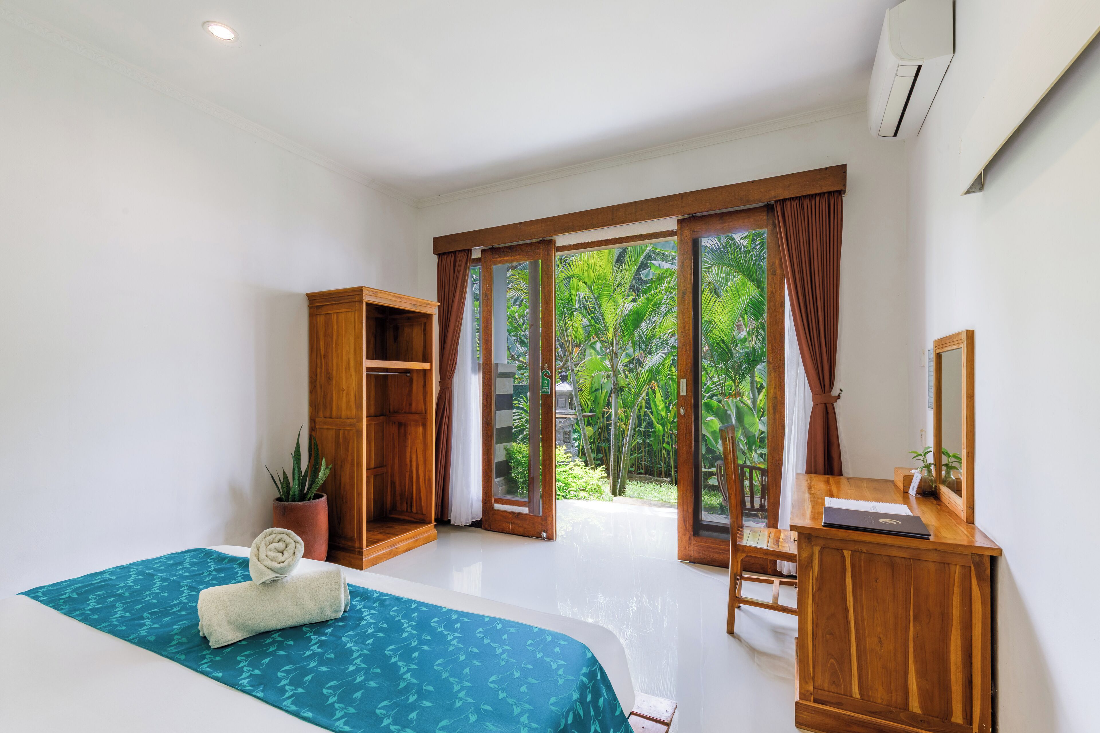 Standard Room, Garden View | Free WiFi