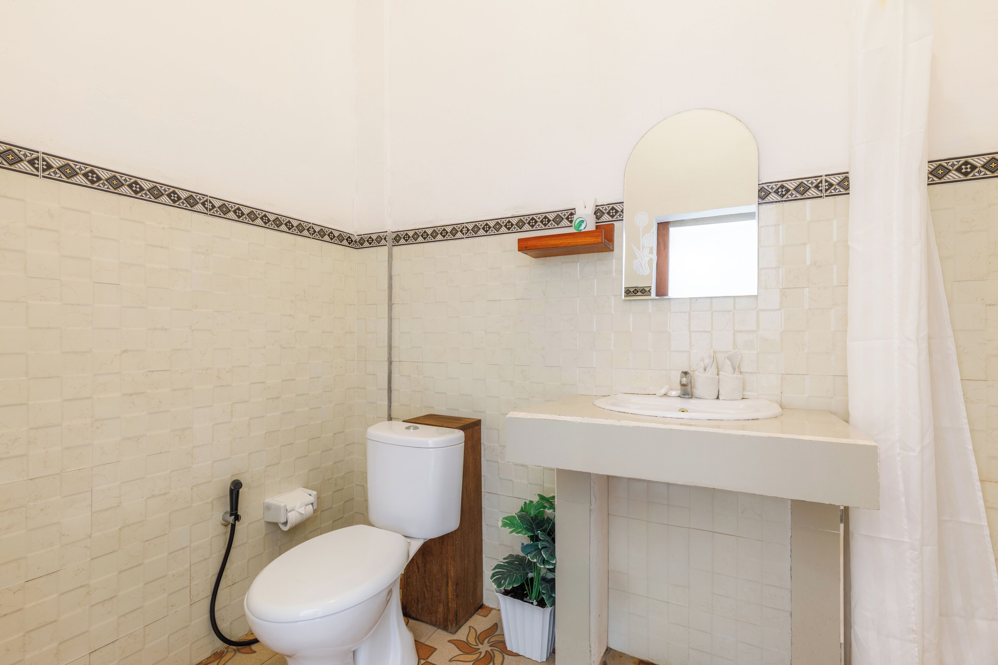 Deluxe Room, Garden View | Bathroom