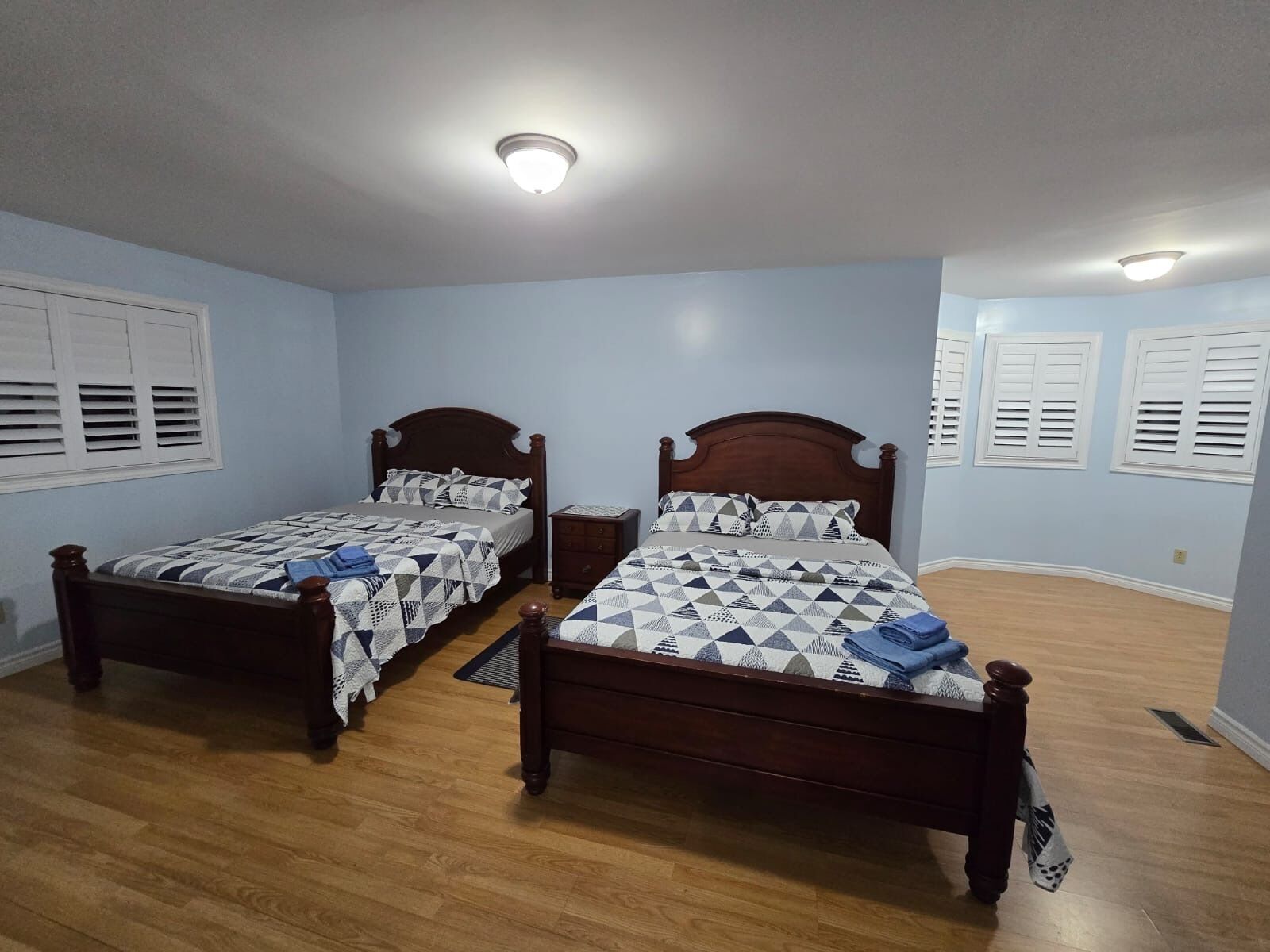 4 bedrooms, iron/ironing board, WiFi, bed sheets