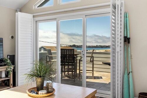 Harbor Haven-Ocean Views, Steps to Beach + Dining