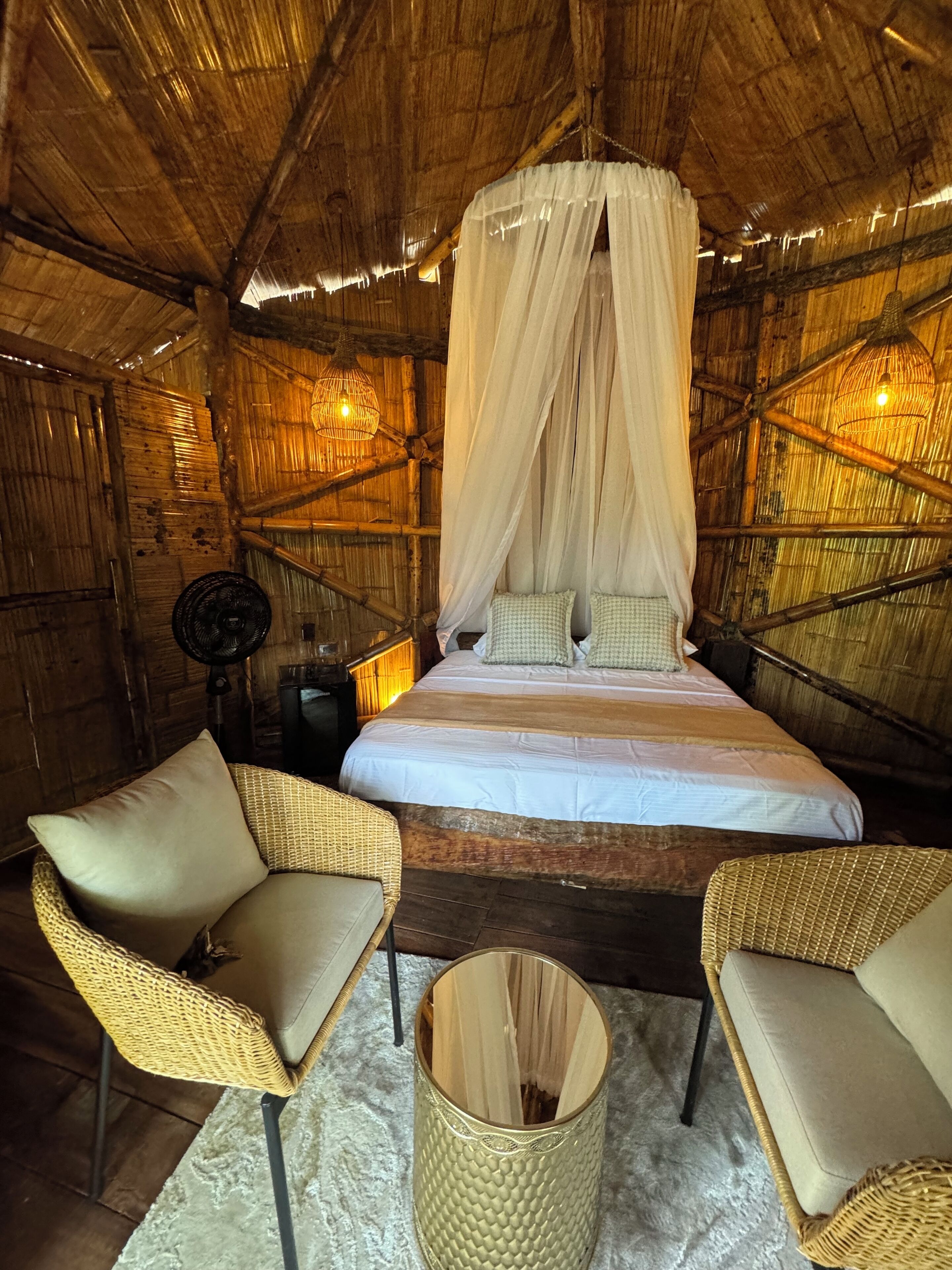 8 quartos, Wi-Fi de cortesia, roupa de cama