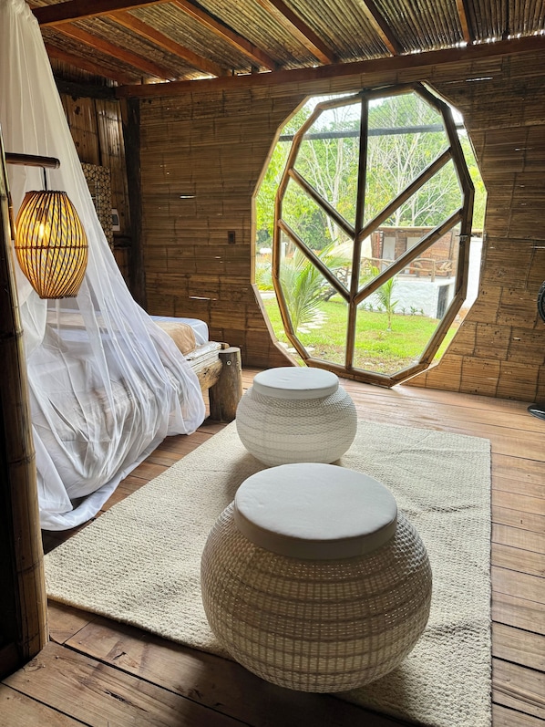 8 bedrooms, free WiFi, bed sheets