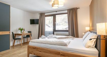 Central holiday apartment with ski access