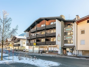 Exterior - Central holiday apartment with ski access (Brixen)