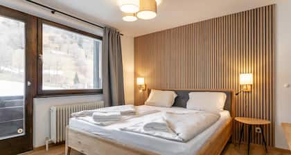 Central holiday apartment with ski access