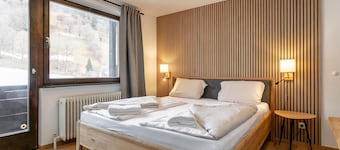 Central holiday apartment with ski access